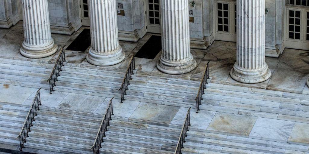 exterior of a state litigation courthouse